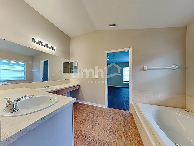 9423 Hunters Pond Dr — Photo 12