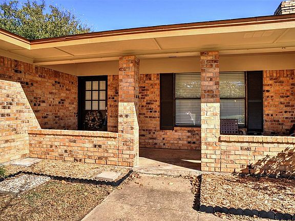 2nd image of 2109 Oak Creek Dr