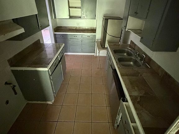 4th image of 1906 Murray Dr