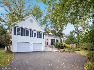 5813 Stone Ridge Dr, Centreville, VA 20120