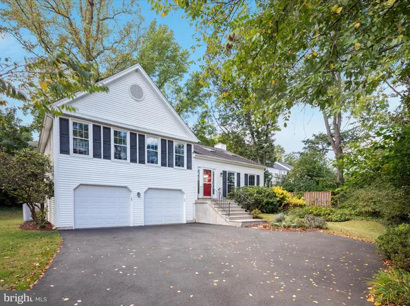 5813 Stone Ridge Dr, Centreville, VA 20120