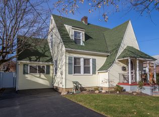 164 1st St, Hicksville, NY 11801