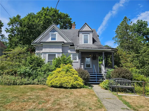 34 Thrall St, Naples, NY 14512