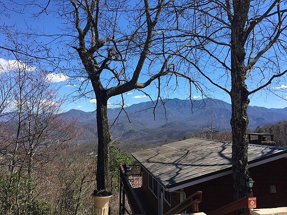 4th image of Luzerne Dr