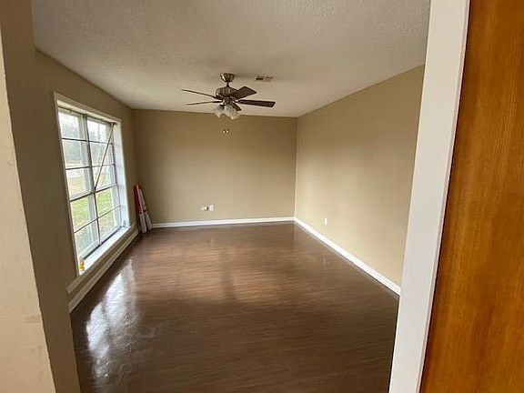 5th image of 207 Acadian St