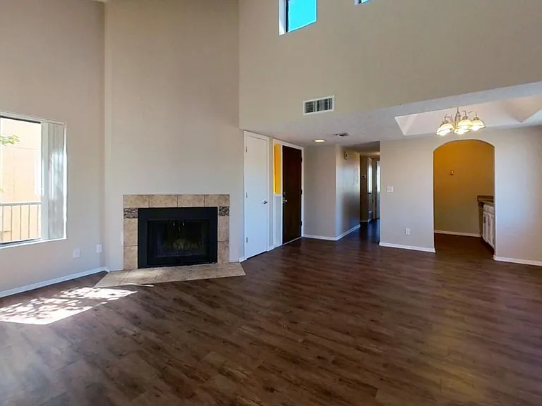 Two Bedroom Apartment Home with Beautfiul Courtyard views — Photo 24