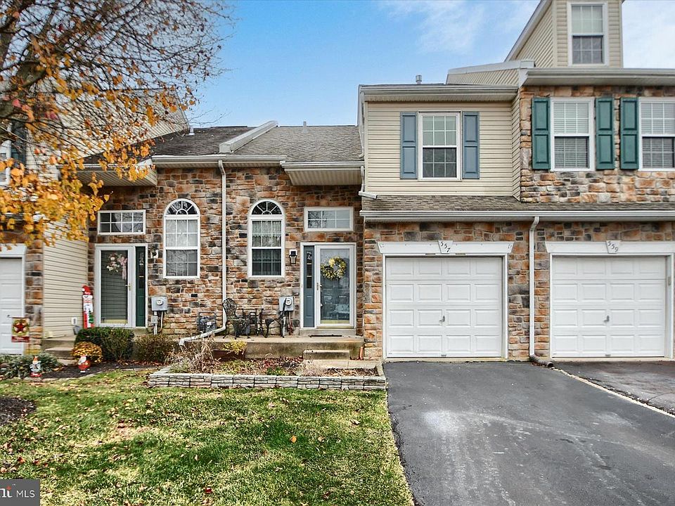 1st image of 557 Broxton Ct