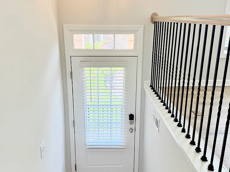 860 Sunset Park Dr — Photo 4