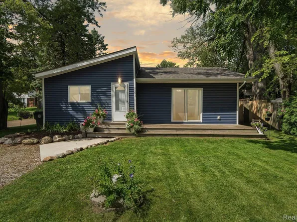 1101 Miller Rd, Lake Orion, MI 48362