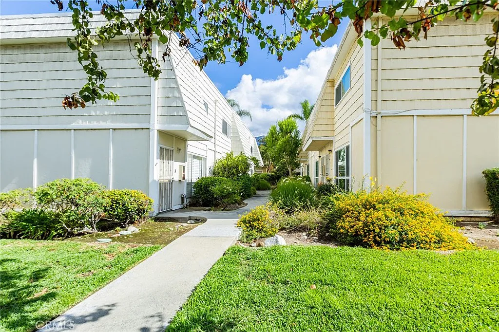 2 bed, 1.5 bath, 1012 sqft, $2,875 — Photo 1