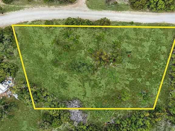 2nd image of 740 Hillcrest Trl