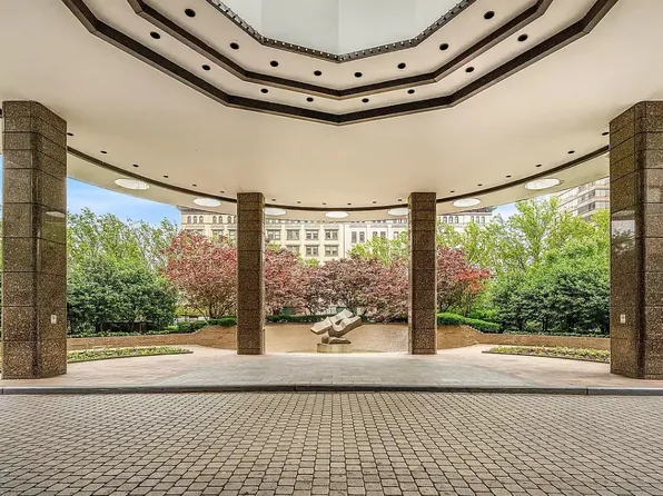 330 East 38th Street image 16 of 23