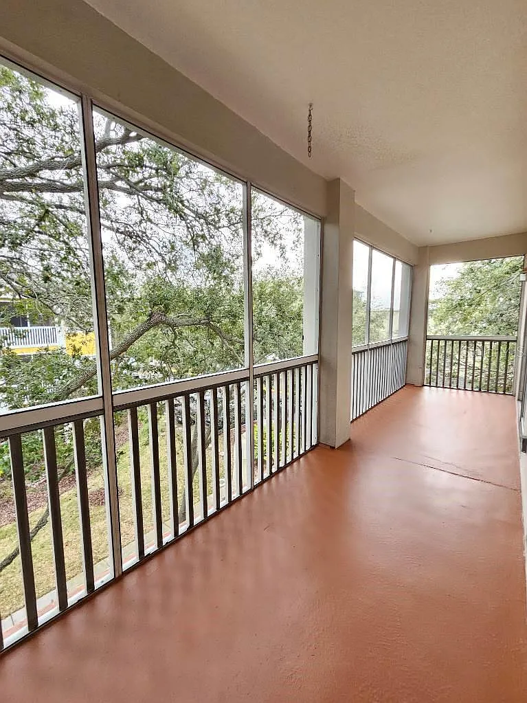 3 bed, 2.0 bath, 1401 sqft, $2,495 — Photo 3