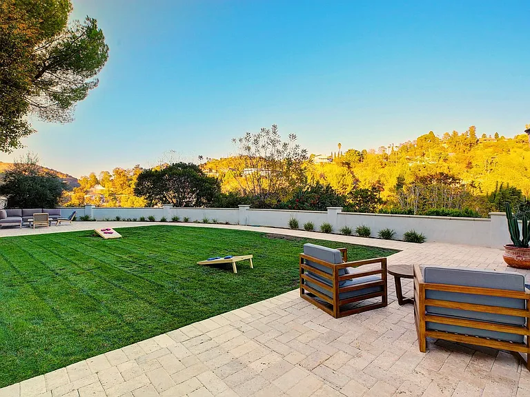 2570 Nichols Canyon Rd — Photo 9