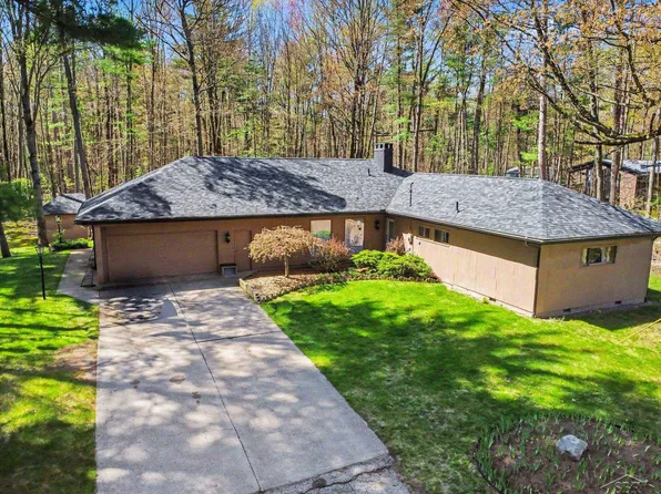 547 Peterson Dr, Sanford, MI 48657