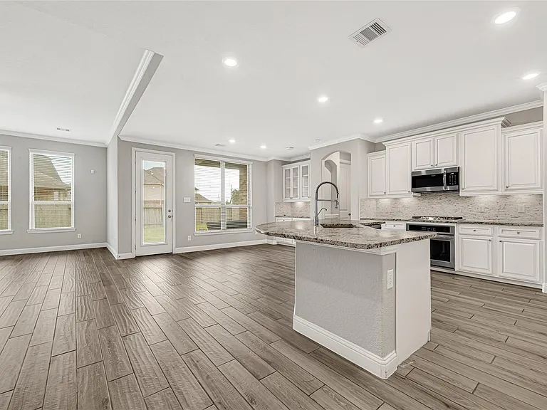 7346 Enchanted Island Ln — Photo 4