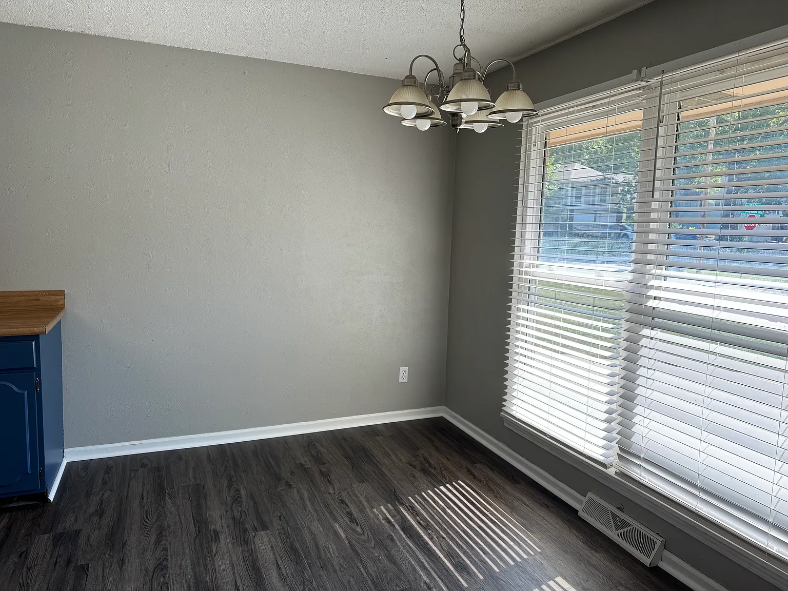 1503 SW Skyline Drive — Photo 3