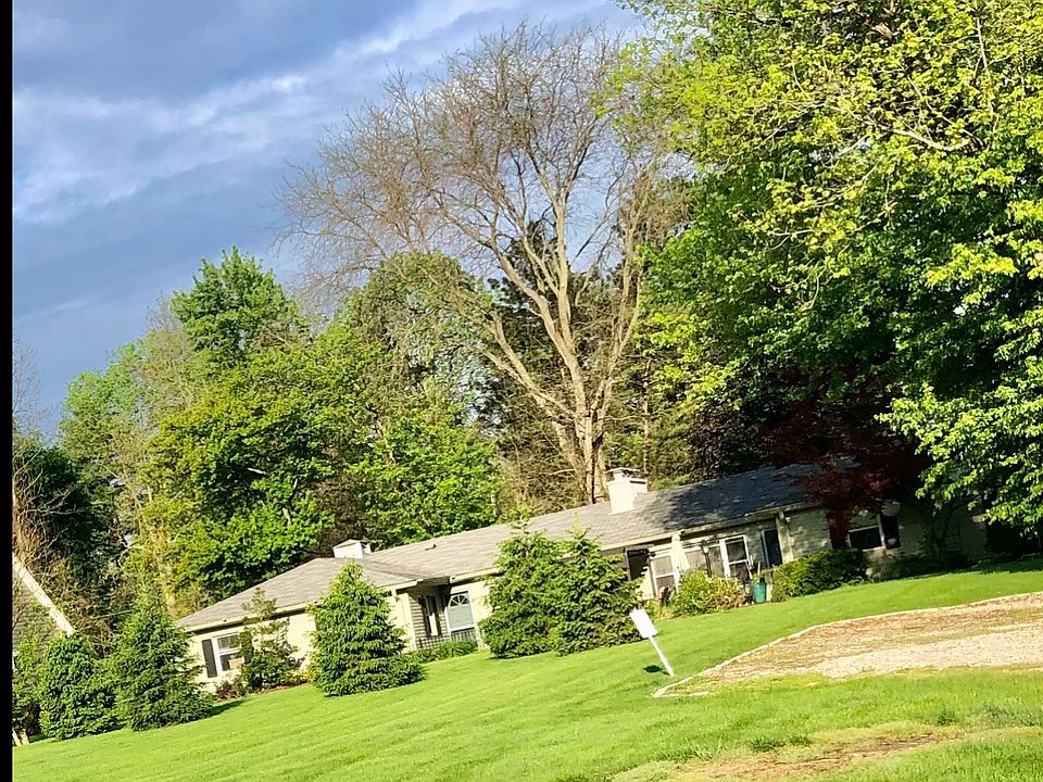 Sits 250' off the road