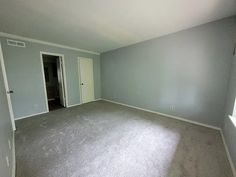 11130 Stratford Dr #315 — Photo 7