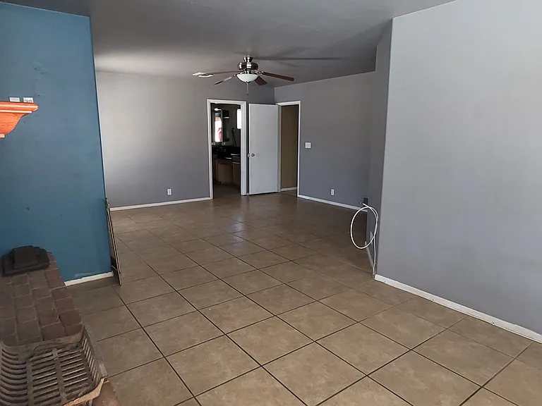 1653 E Gary St — Photo 14