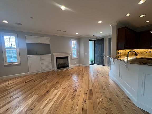 4th image of 781 Tennyson Dr