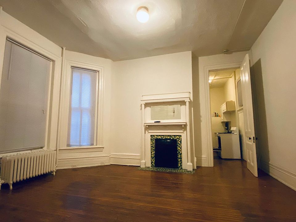 2nd image of 1419 Grove Ave APT 3