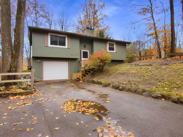 3928 Manchester Rd, Traverse City, MI 49686