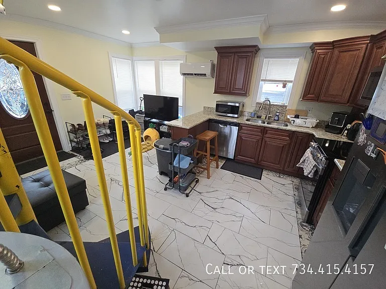 536 Walnut St #1 — Photo 11