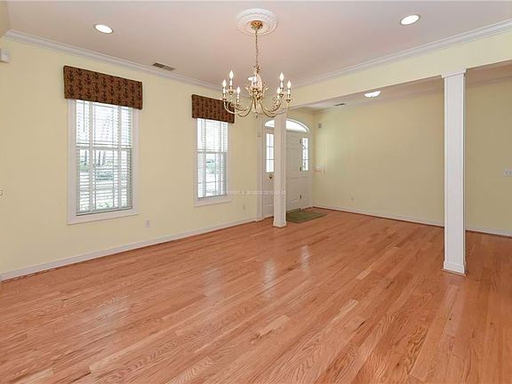 5th image of 54 Wedgefield Dr
