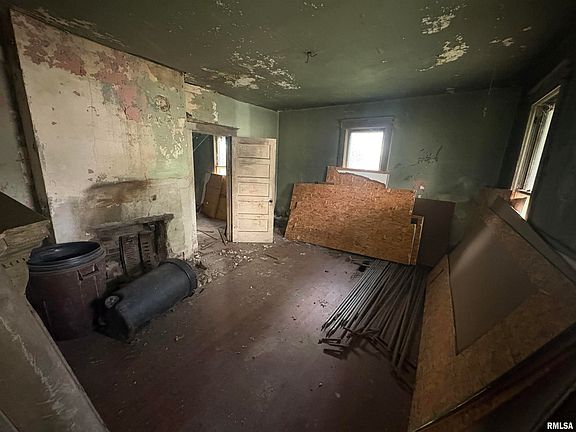 3rd image of 413 S Bogardus St