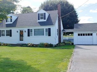 2411 Farmersville Rd, Bethlehem, PA 18020