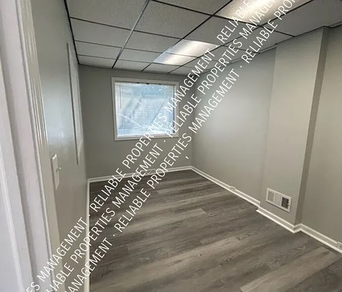 910 Broadway — Photo 11