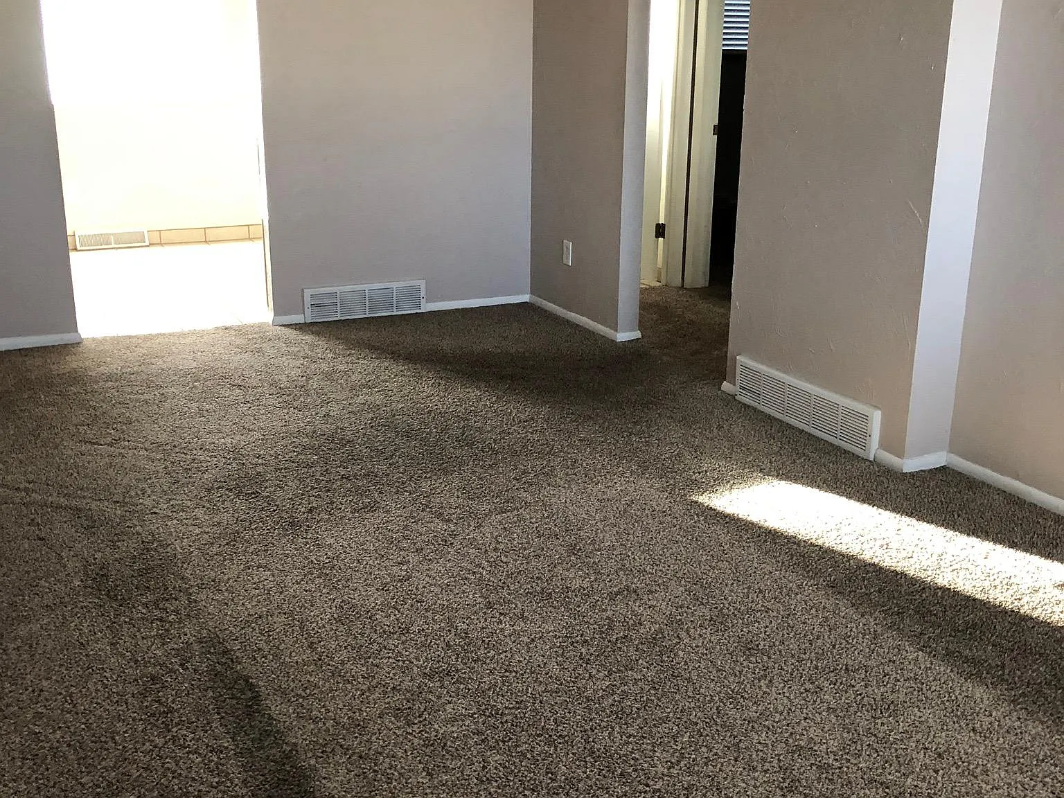 2 bed, 940 sqft, $1,875 — Photo 2