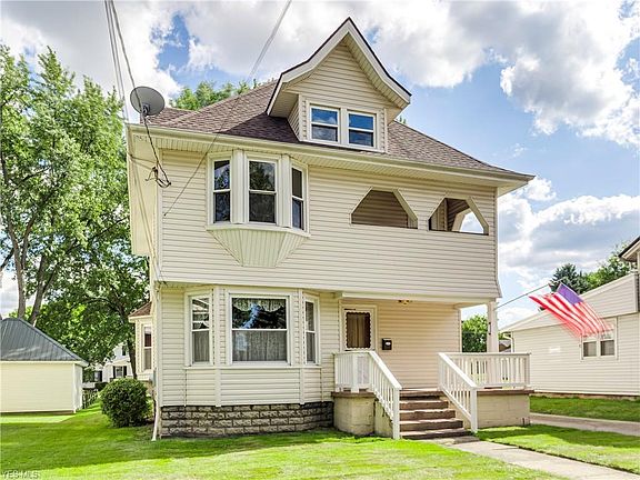 3rd image of 718 E Main St