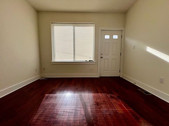 3rd image of 1706 Arlington St Unit A