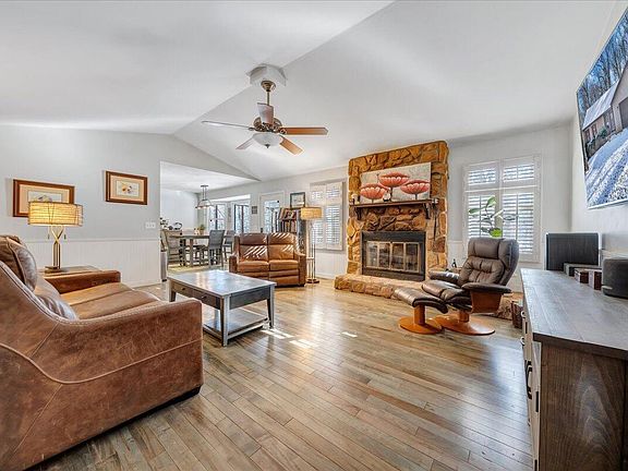 3rd image of 107 Chasewood Ct