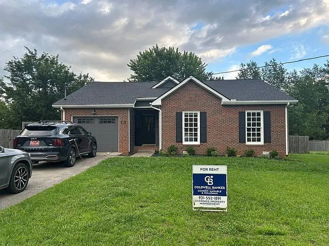 916 Dolphin Ln — Photo 1