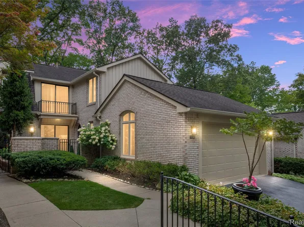 1134 Hillpointe Cir, Bloomfield Township, MI 48304