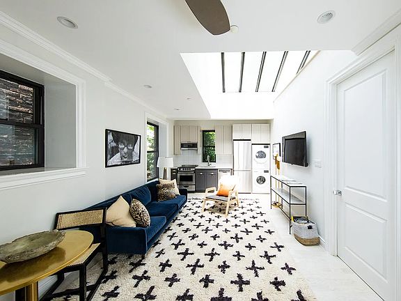 2nd image of 51 W 11th St #R3
