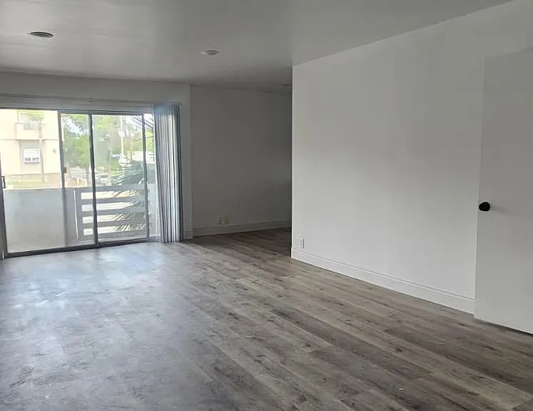 4901 Laurel Canyon Blvd #2 — Photo 5