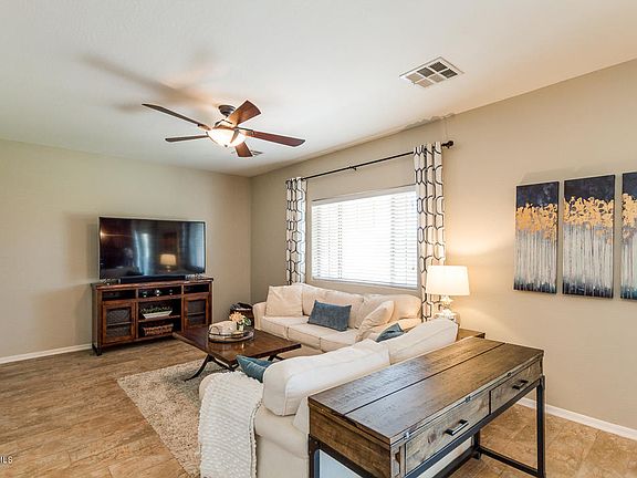 4th image of 1089 E Blue Spruce Ln