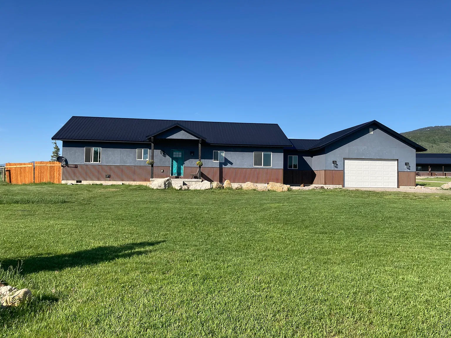 3 bed, 1900 sqft, $1,400 — Photo 1