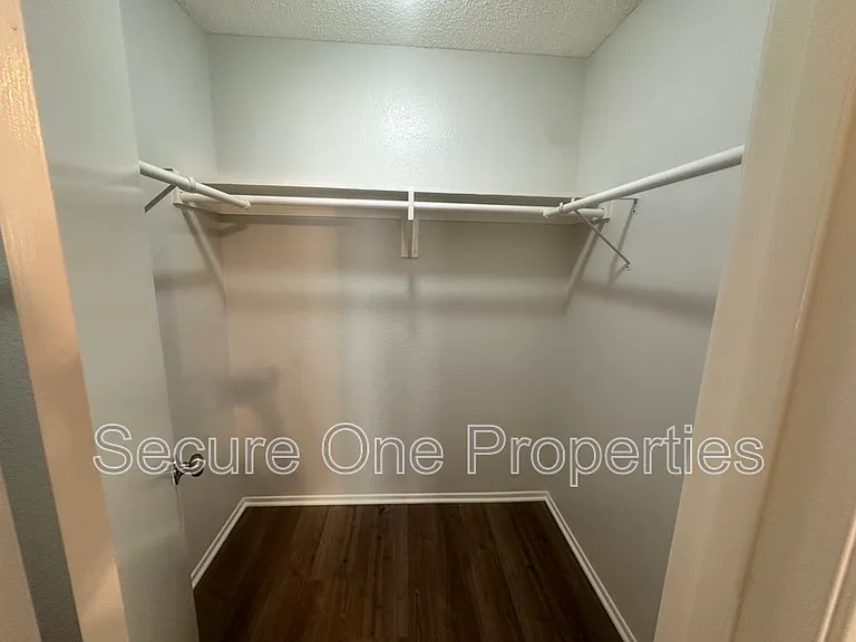 2324 Hampton Ave — Photo 19