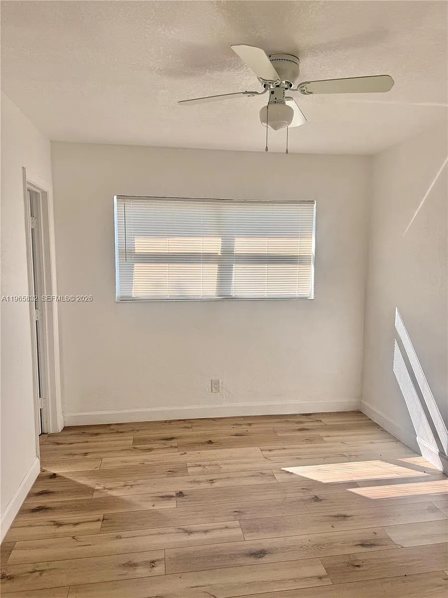 Building Photo - 113 SW 5th Ct #1-3