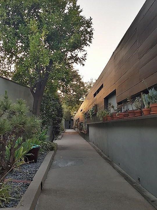1st image of 2843 Avenel St