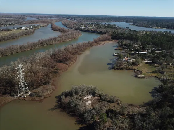 55 Lake Rd, Huntsville, TX 77320