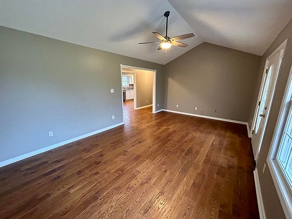 5th image of 1057 Caroline Dr