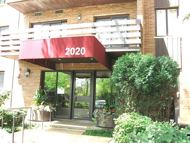 2020 Chestnut Ave #406