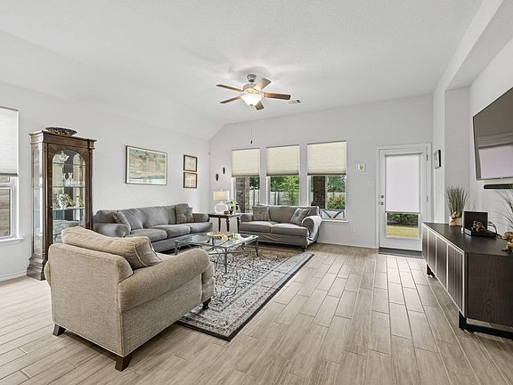 5th image of 209 Belford St