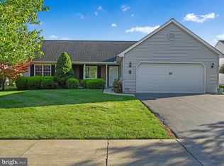 16 Rosemont Dr, Myerstown, PA 17067